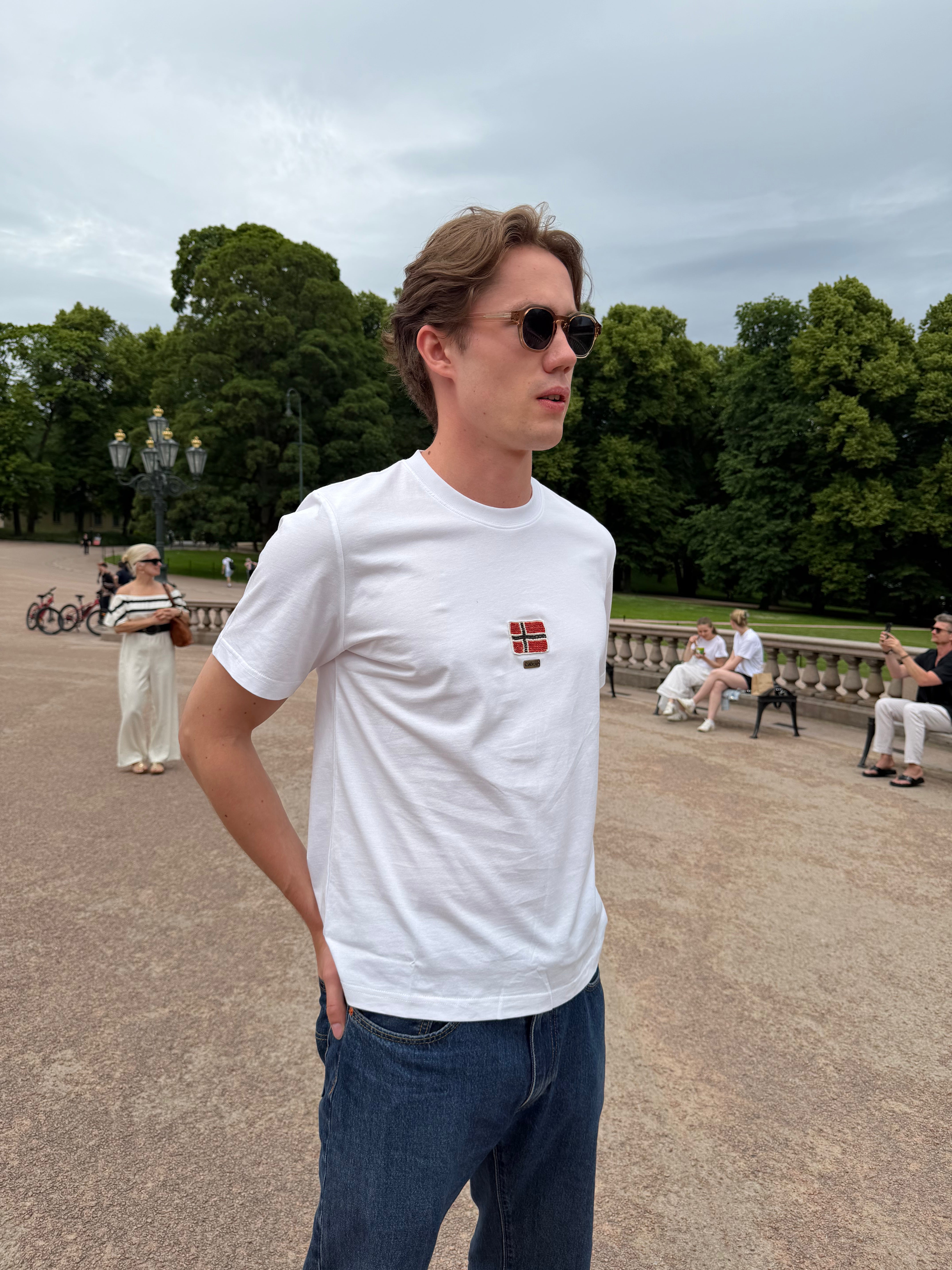 UNISEX BEADED NORWAY TEE